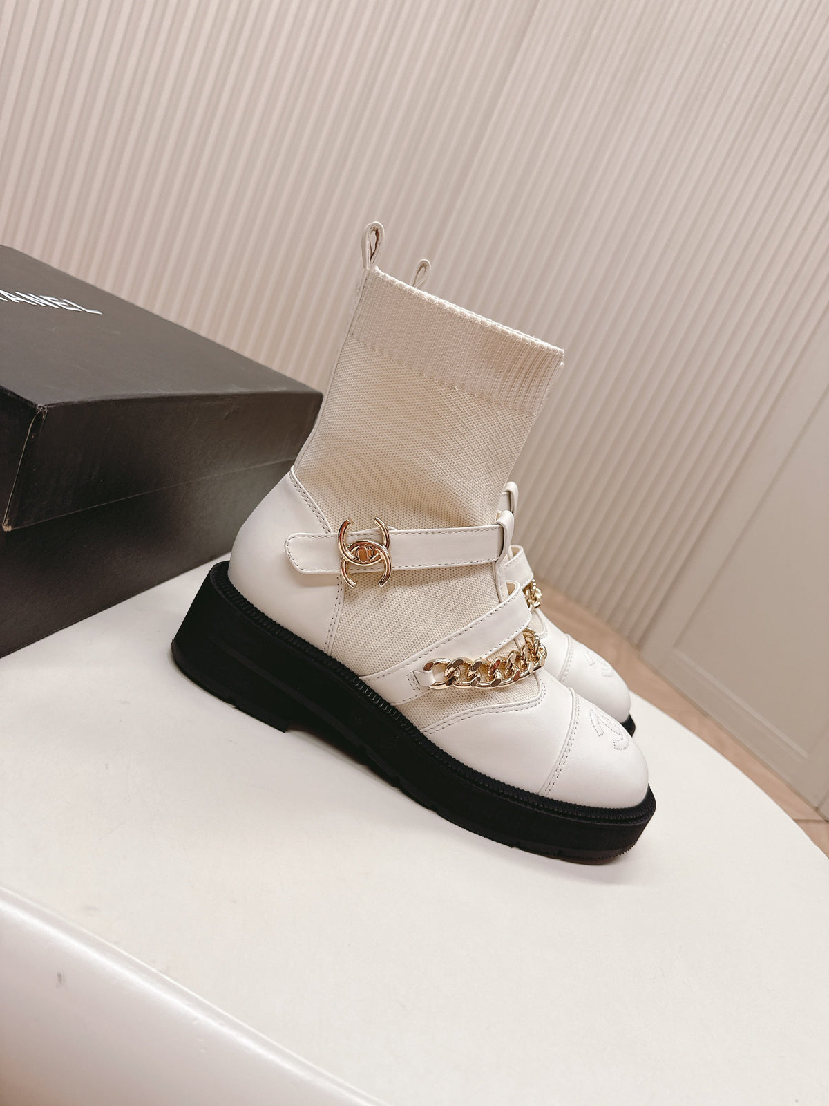 CHANEL ANKLE BOOTS 25S IN CREAM WHITE LAMBSKIN AND FABRIC WITH GOLD HARDWARE
