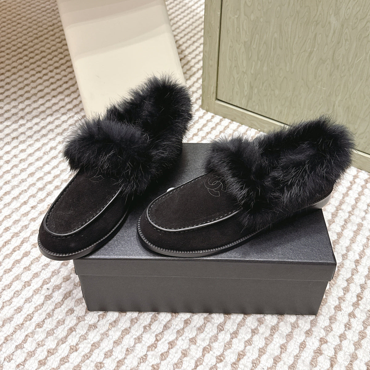 CHANEL 25S LOAFERS MOASIN IN BLACK SUEDE WITH MINK FUR LINING