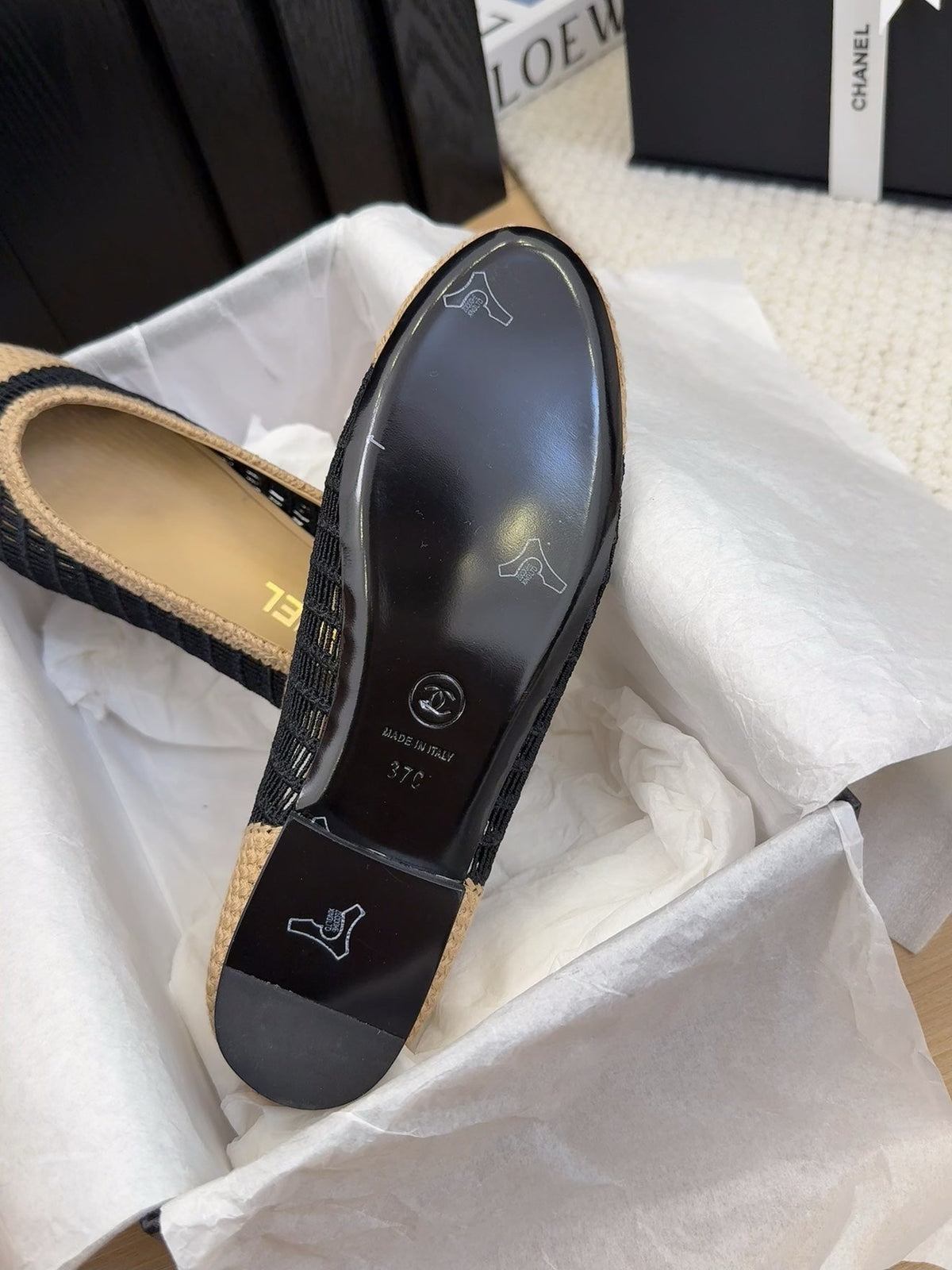 CHANEL BALLERINAS IN BLACK MIX PEANUT BROWN RAFFIA